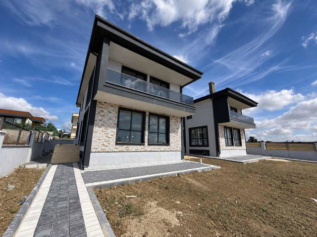 SİLİVRİ’DE 2025 YAPIMI SIFIR 620 M² LÜKS VİLLA | 10+ ODA, 6 BANYO, KREDİYE UYGUN