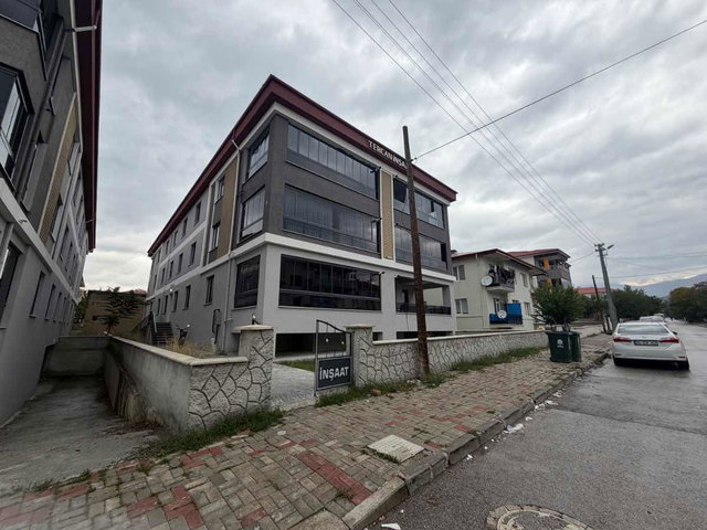 REMAX DEM'DEN CUMHURİYET MAH. 2+1 SATILIK KİRACILI GENİŞ DAİRE