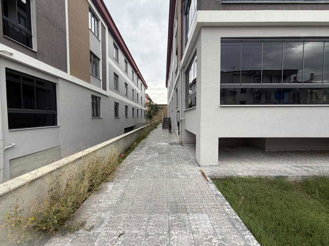 REMAX DEM'DEN CUMHURİYET MAH. 2+1 SATILIK KİRACILI GENİŞ DAİRE