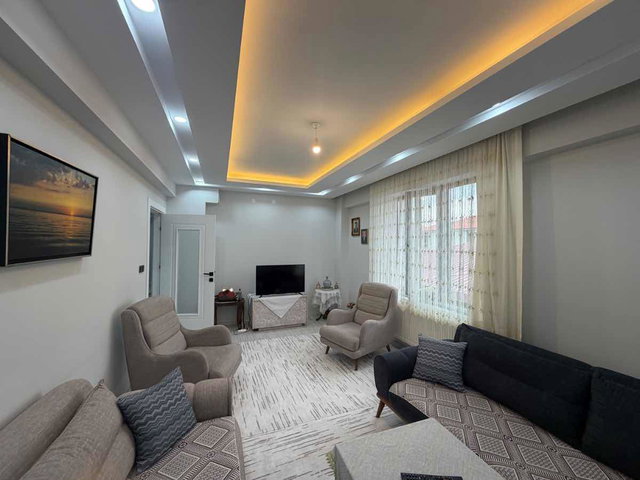 REMAX DEM'DEN CUMHURİYET MAH. 2+1 SATILIK KİRACILI GENİŞ DAİRE