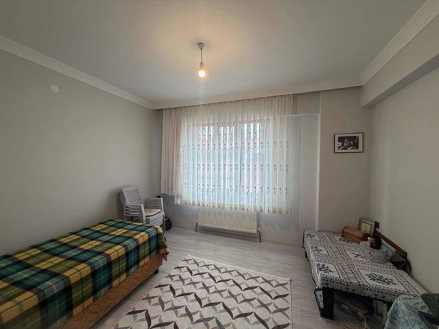 REMAX DEM'DEN CUMHURİYET MAH. 2+1 SATILIK KİRACILI GENİŞ DAİRE