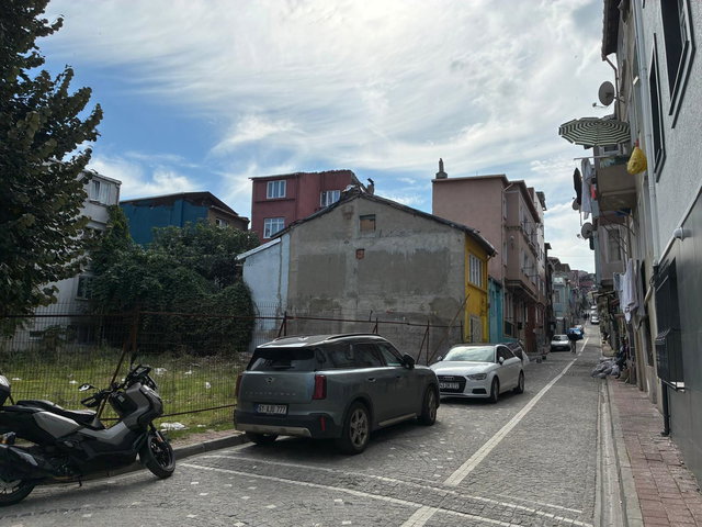 FATİH AYVANSARAY BALAT'TA  2+1 MÜSTAKIL EV