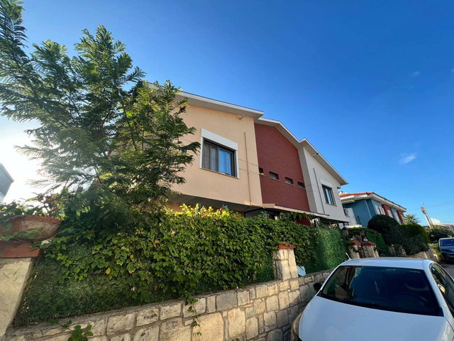 REMAX YELKEN'DEN URLA ÇAMLIÇAY DA DOĞALGAZLI, DENIZE 200M MESAFEDE VİLLA