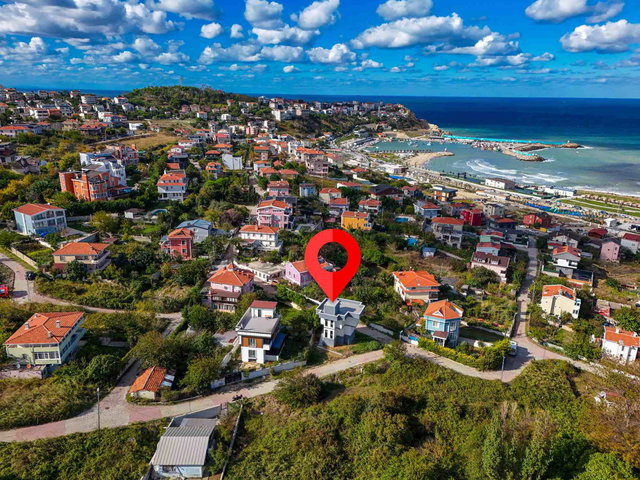 ARNAVUTKÖY KARABURUNDA SAHİLE 250 MT MESAFEDE 5+1 VİLLA