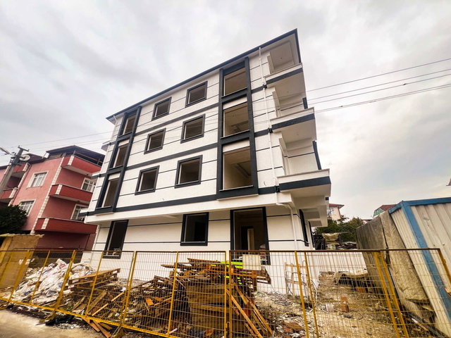 KÖRFEZ YENİYALI'DA MERKEZİ KONUMDA 2+1 SATILIK BAHÇE KAT DAİRE