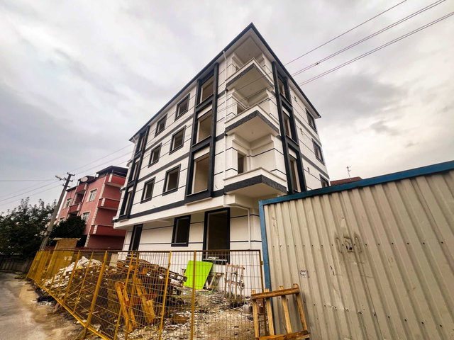 KÖRFEZ YENİYALI'DA MERKEZİ KONUMDA 2+1 SATILIK BAHÇE KAT DAİRE