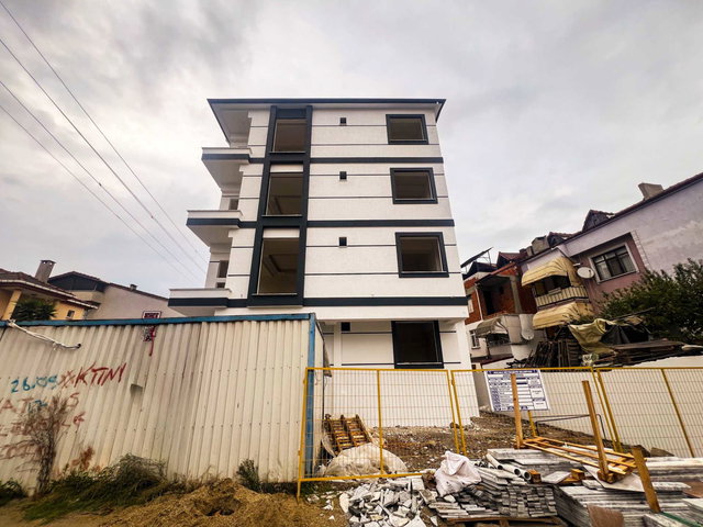 KÖRFEZ YENİYALI'DA MERKEZİ KONUMDA 2+1 SATILIK BAHÇE KAT DAİRE