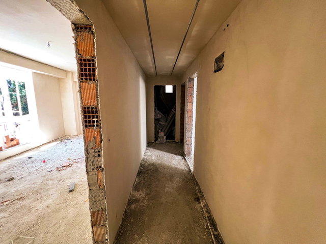 KÖRFEZ YENİYALI'DA MERKEZİ KONUMDA 2+1 SATILIK BAHÇE KAT DAİRE