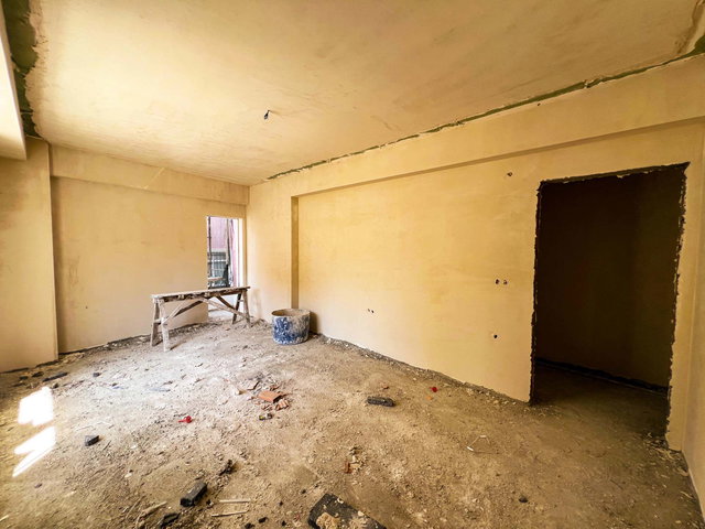 KÖRFEZ YENİYALI'DA MERKEZİ KONUMDA 2+1 SATILIK BAHÇE KAT DAİRE