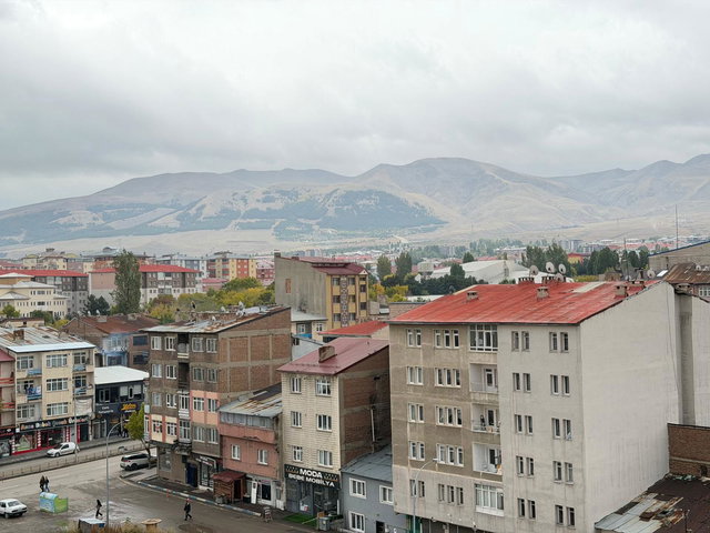 REMAX İLKE'DEN PALANDÖKEN KONUTLARI'NDA 4+1 SATILIK DAIRE