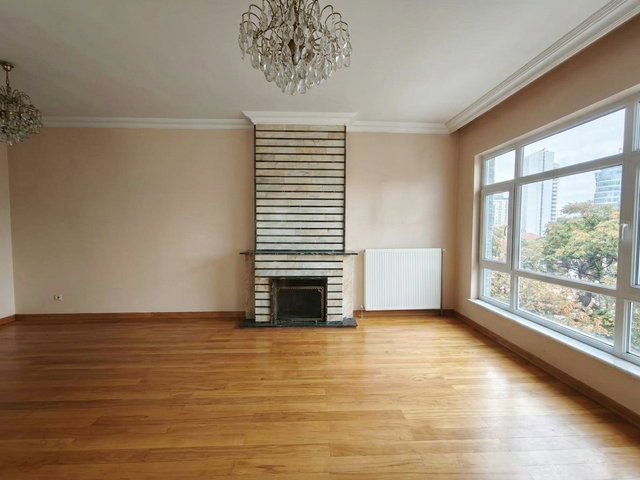 PARIS CADDESIN DE MUHTEŞEM LOKASYON'DA 3+1 110 M2 DAİRE