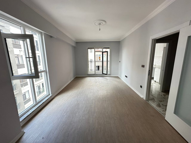 PENDİK KÖŞEM SİTESİNDE ÖN BLOKTA SİTE İÇERİSİNDE SATILIK 2+1 DAİRE