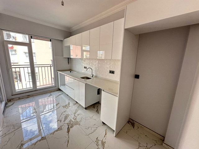 PENDİK KÖŞEM SİTESİNDE ÖN BLOKTA SİTE İÇERİSİNDE SATILIK 2+1 DAİRE