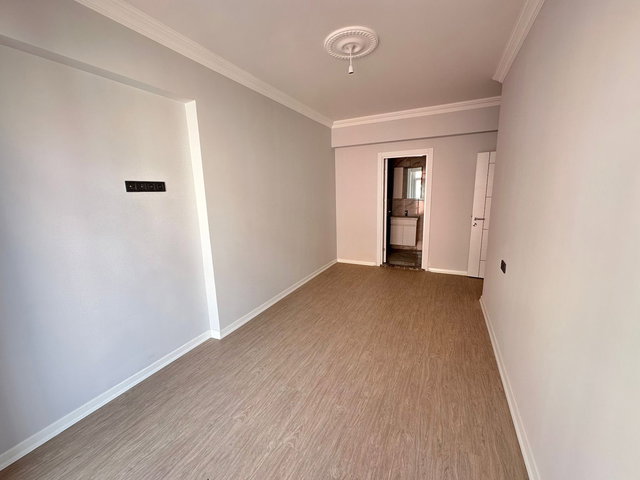 PENDİK KÖŞEM SİTESİNDE ÖN BLOKTA SİTE İÇERİSİNDE SATILIK 2+1 DAİRE