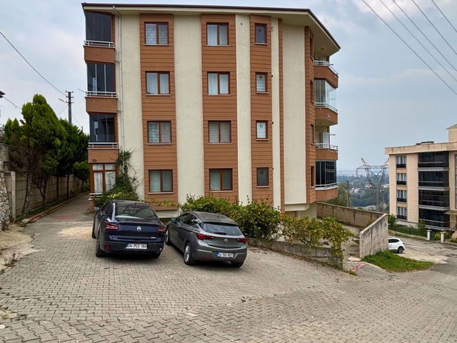 SERDİVAN BEŞKÖPRÜ’DE 2+1 KİRALIK | BALKONLU, DOĞALGAZ KOMBİLİ, 2. KAT