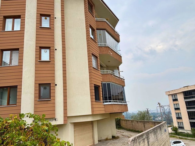 SERDİVAN BEŞKÖPRÜ’DE 2+1 KİRALIK | BALKONLU, DOĞALGAZ KOMBİLİ, 2. KAT