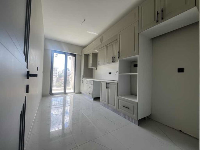 KARTAL YAKACIK’TA CADDE ÜZERİ 3+1 GENİŞ BALKONLU DAİRE