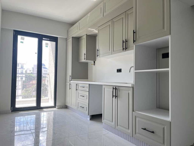 KARTAL YAKACIK’TA CADDE ÜZERİ 3+1 GENİŞ BALKONLU DAİRE