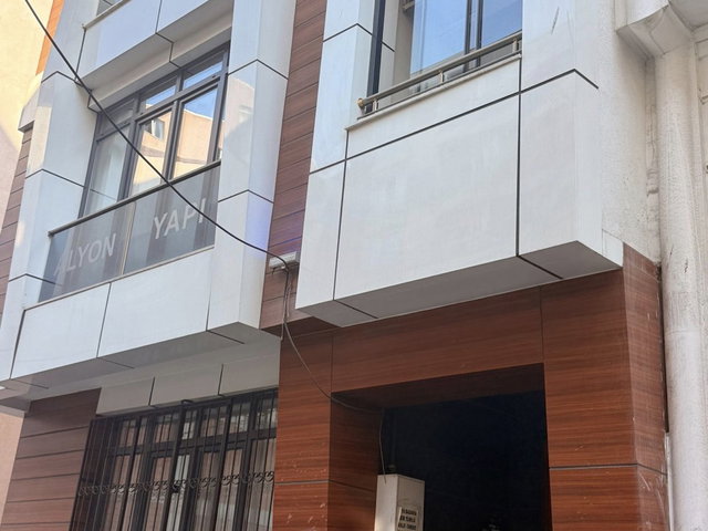 İZZETPAŞA HUDUT SOKAK’TA FULL EŞYALI 2+1 80 M² DAİRE