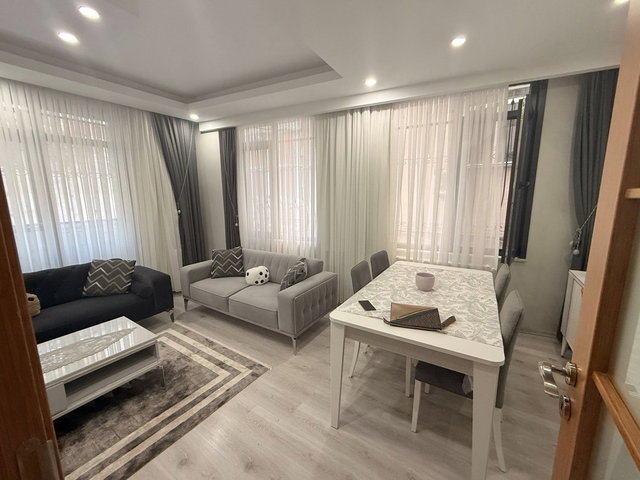 İZZETPAŞA HUDUT SOKAK’TA FULL EŞYALI 2+1 80 M² DAİRE