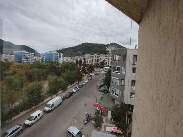 İZMİR NARLIDERE’DE EŞYALI 4+1 | 200 M² NET | JEOTERMAL ISITMALI | TERAS KAT METROYA 30M