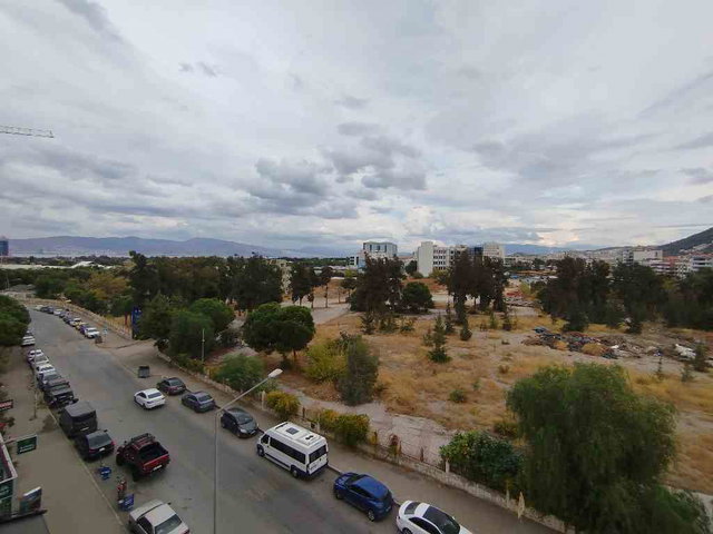 İZMİR NARLIDERE’DE EŞYALI 4+1 | 200 M² NET | JEOTERMAL ISITMALI | TERAS KAT METROYA 30M