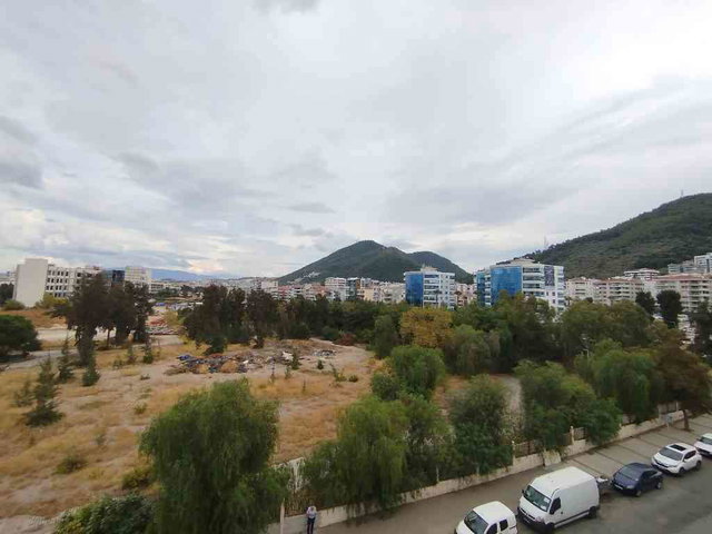İZMİR NARLIDERE’DE EŞYALI 4+1 | 200 M² NET | JEOTERMAL ISITMALI | TERAS KAT METROYA 30M