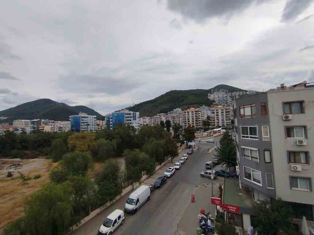 İZMİR NARLIDERE’DE EŞYALI 4+1 | 200 M² NET | JEOTERMAL ISITMALI | TERAS KAT METROYA 30M