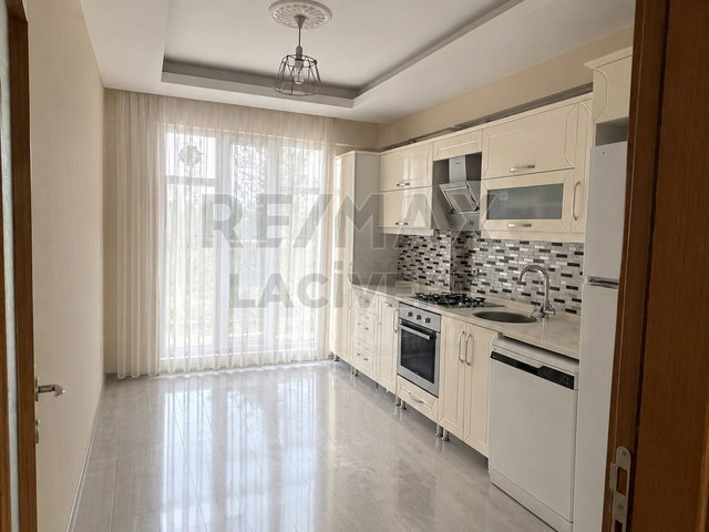 RE/MAX LACIVERT'TEN PASINLER'DE 3+1 SATILIK DAIRE
