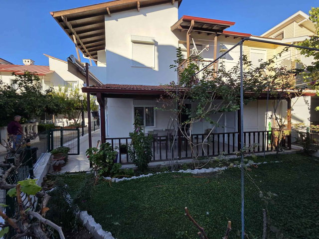 URLA TORASAN'DA DENİZE SIFIR SİTE İÇİNDE BAKIMLI DUBLEKS
