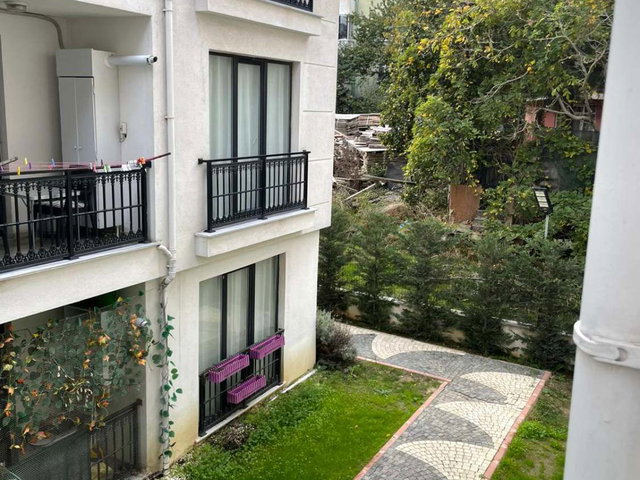 BÜYÜKÇEKMECE HÜRRIYET MAHALLESINDE SATILIK KIRACISIZ 3+1