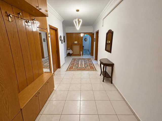 HARBİYE'DE POLİS EVİ YAKINI ASANSÖRLÜ 4+1 KİLERLİ SATILIK DAİRE