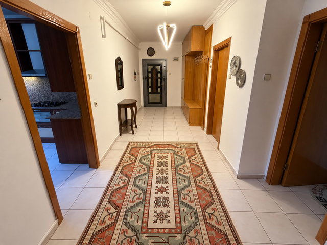 HARBİYE'DE POLİS EVİ YAKINI ASANSÖRLÜ 4+1 KİLERLİ SATILIK DAİRE