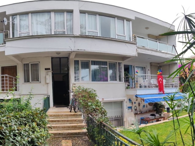 BÜYÜKADA MERKEZDE 3,5+1 | SAHİLE 2 DK | İSKELEYE 5 DK | BALKONLU