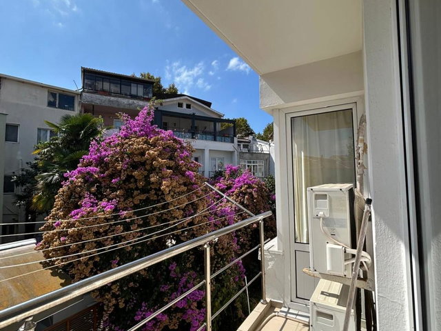 BÜYÜKADA MERKEZDE 3,5+1 | SAHİLE 2 DK | İSKELEYE 5 DK | BALKONLU