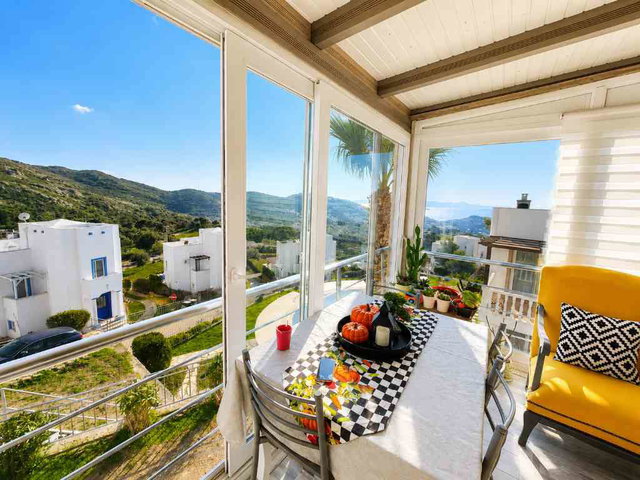 YALIKAVAK HOLIDAY GARDENS'DA EŞYALI, MANZARALI KIRALIK 2+1 DAİRE