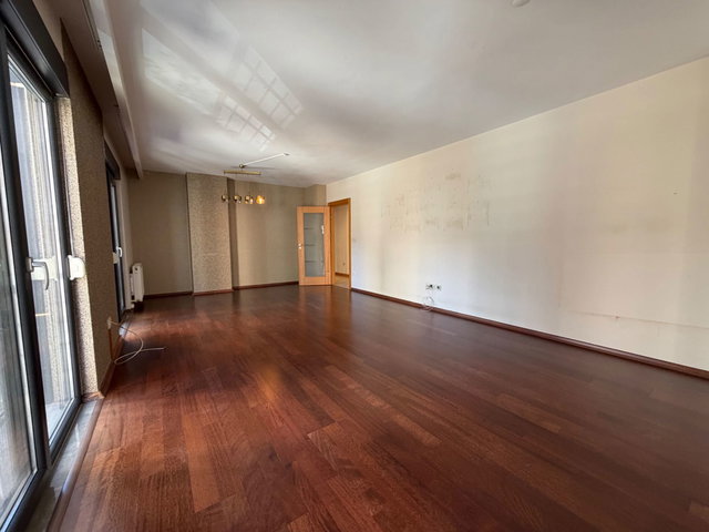 ERENKÖY DİVANIN SOKAĞINDA 3+1 VATANDAŞLIĞA UYGUN BOŞ DAİRE