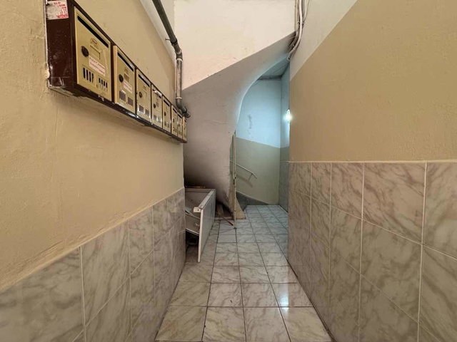 KARŞIYAKA ÇARŞI'DA 2+1 SATILIK DAİRE