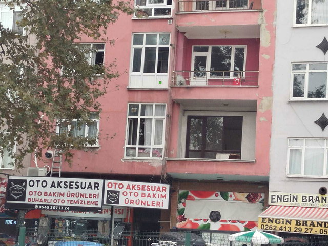REMAX NATURAL'DAN GÖLCÜK DONANMA'DA SATILIK 3+1 DAİRE