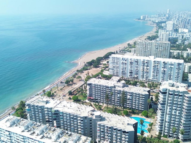 REMAX RİNA'DAN SOLİ SAHİL SİTESİNDE  1+1 DAİRE