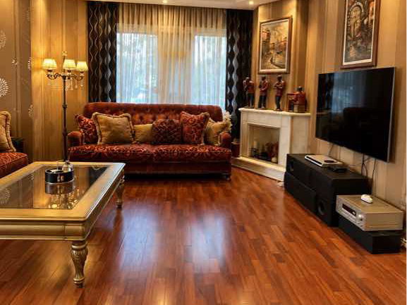 SUADİYE ÇAMLI SOKAKTA KATTA TEK 140M2 NET KİRALIK DAİRE
