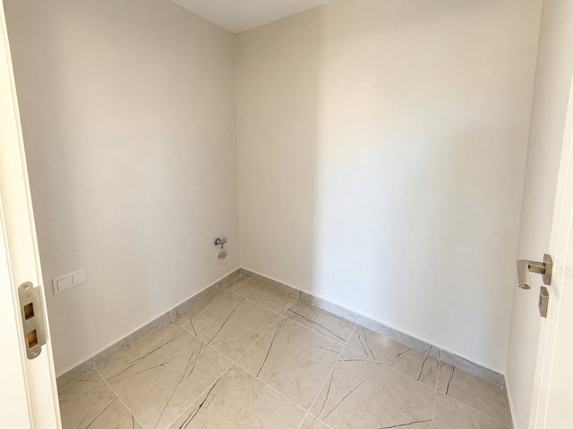 REMAX ASHILL ÜSKÜDAR YAVUZTÜRK ÖNÜ AÇIK KIRALIK SIFIR 3+1 DAIRE