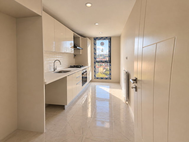 REMAX ASHILL ÜSKÜDAR YAVUZTÜRK ÖNÜ AÇIK KIRALIK SIFIR 3+1 DAIRE