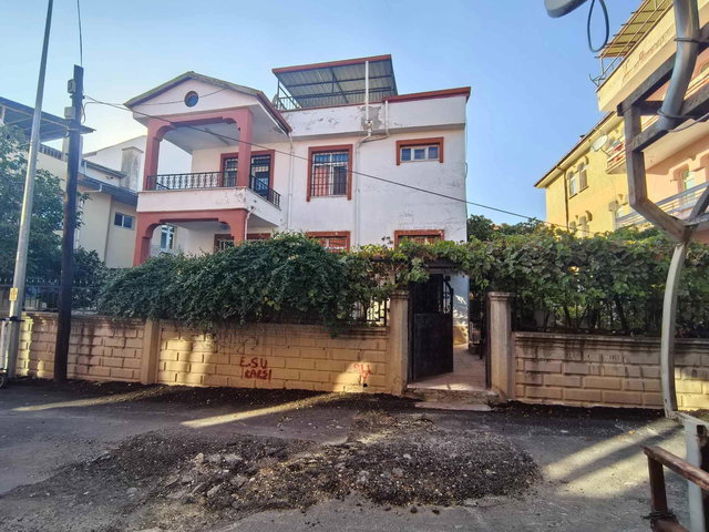 RE/MAX DEĞİŞİM’DEN CUMHURİYET MAH.’DE 3+150 M² KİRALIK DAİRE!