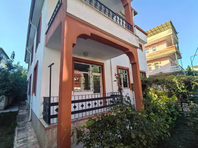 RE/MAX DEĞİŞİM’DEN CUMHURİYET MAH.’DE 3+150 M² KİRALIK DAİRE!