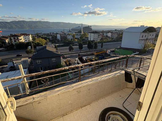 REMAX KOCAELİ- KÖRFEZ DENİZ MANZARALI SATILIK ARAKAT DAİRE