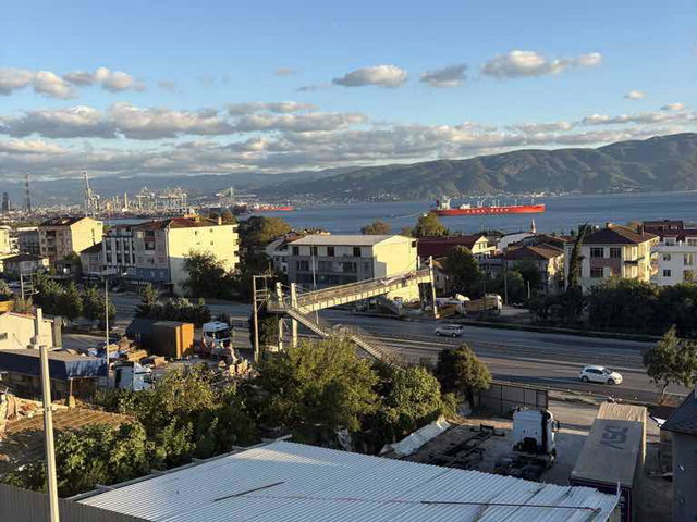 REMAX KOCAELİ- KÖRFEZ DENİZ MANZARALI SATILIK ARAKAT DAİRE