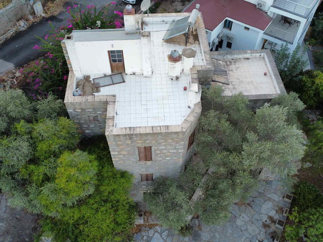 BODRUM TORBA  SAHİL PARSELİNDE MÜSTAKİL TAŞ EV VE ARSASI