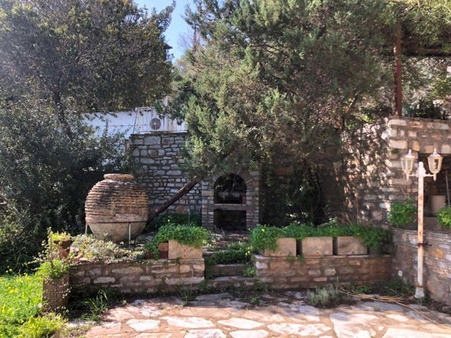 BODRUM TORBA  SAHİL PARSELİNDE MÜSTAKİL TAŞ EV VE ARSASI