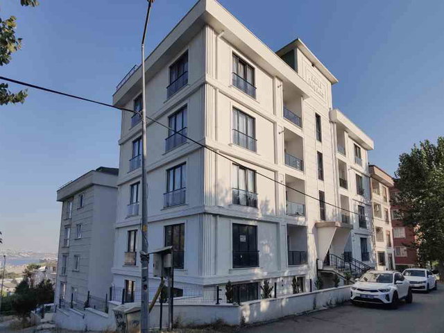 BÜYÜKÇEKMECE HÜRRIYET MAH. SIFIR 3+1 BAHCE KATI
